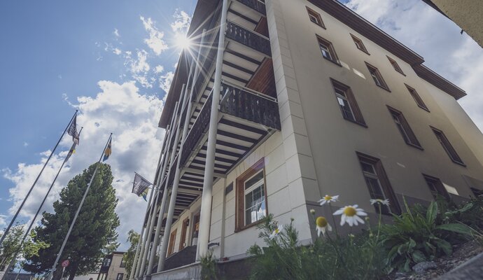 3-storey building with many windows and balconies | © Davos Klosters Mounains