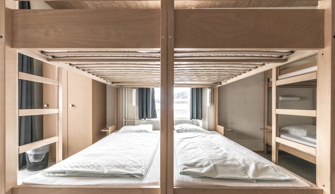 Doppelstockbett mit Bettwäsche | © Davos Klosters Mountains
