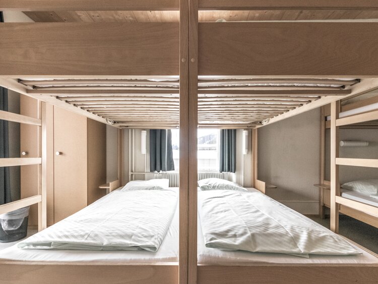 Doppelstockbett mit Bettwäsche | © Davos Klosters Mountains