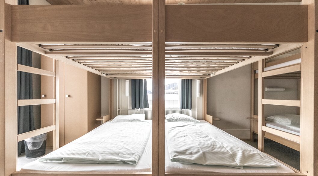 Doppelstockbett mit Bettwäsche | © Davos Klosters Mountains