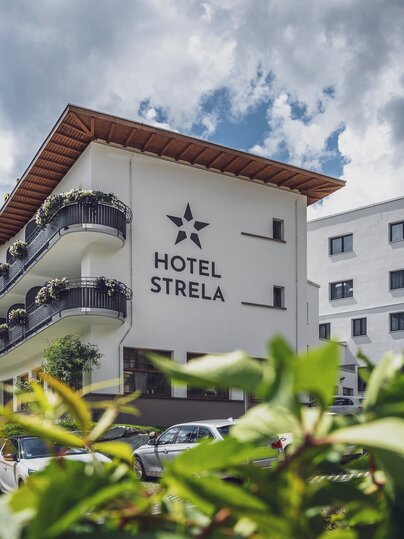 Sommeraussenansicht vom Hotel Strela | © Davos Klosters Mountains