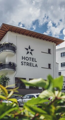 Sommeraussenansicht vom Hotel Strela | © Davos Klosters Mountains