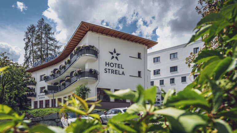 Sommeraussenansicht vom Hotel Strela | © Davos Klosters Mountains