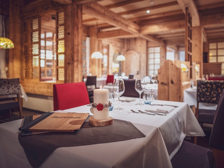 Gedeckter Tisch im Restaurant im Mountain Plaza Hotel. | © Davos Klosters Mountains