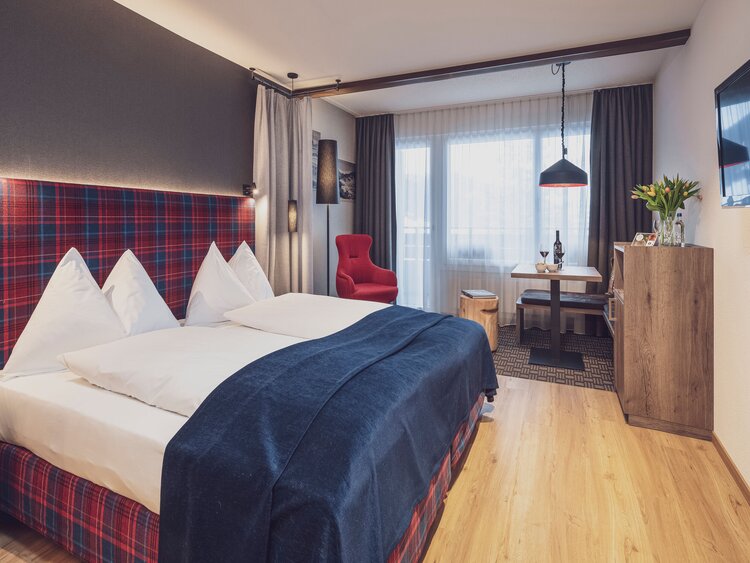 Modernes Doppelzimmer Premium im Mountain Plaza Hotel. | © Davos Klosters Mountains