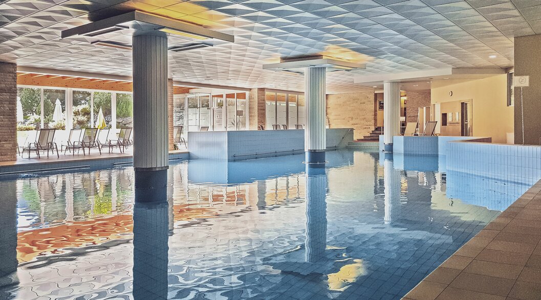 Grosszügiges Hallenbad im Mountain Plaza Hotel in Davos.  | © Davos Klosters Mountains