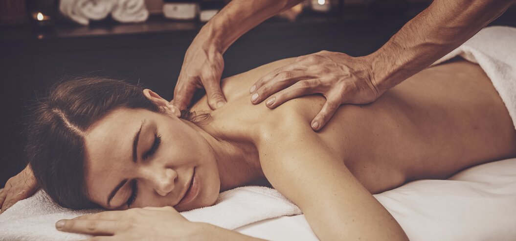 Woman on massage table during treatment  | © Davos Klosters Mountains 