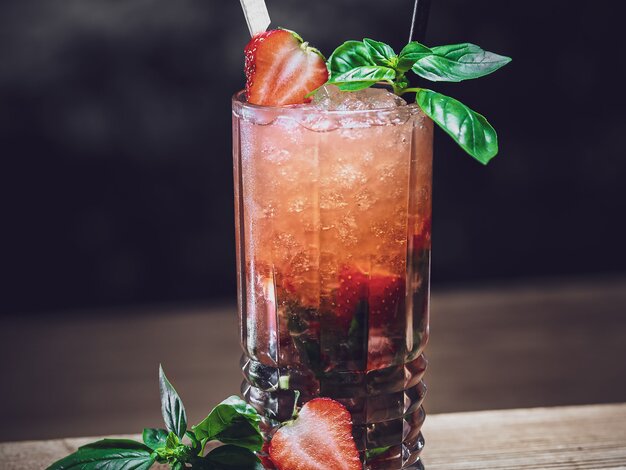 Fruchtiger Sommercocktail der Mattabar im Hotel Waldhuus Davos | © Davos Klosters Bergbahnen