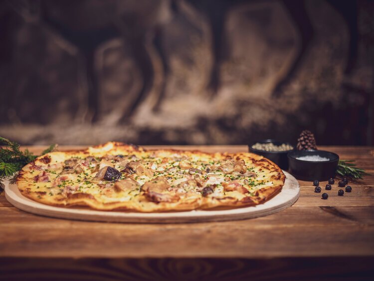 Leckerer hausgemachter Flammkuchen des Hotel Waldhuus | © Davos Klosters Mountains 