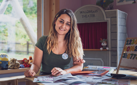 Portrait von Rafaela Pimenta, der Kinderbetreuerin vom Globi Kids Club im Hotel Waldhuus Davos. | © Davos Klosters Mountains