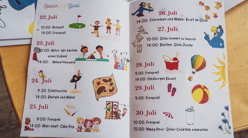 Wochenplan Globi Kids Club | © Davos Klosters Mountains Im Wochenprogramm vom Globi Kids Club stehen spannende Sachen, wie eine Schatzsuche oder einen Cocktailkurs. | © Davos Klosters Mountains
