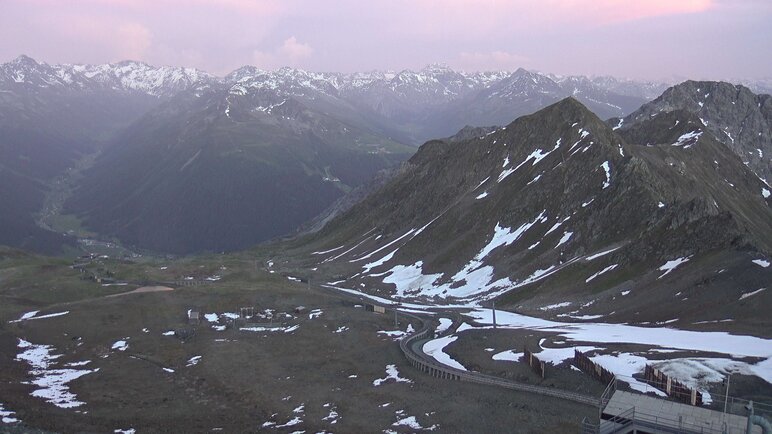 View from Parsenn towards the Dorftäli. | © Davos Klosters Mountains